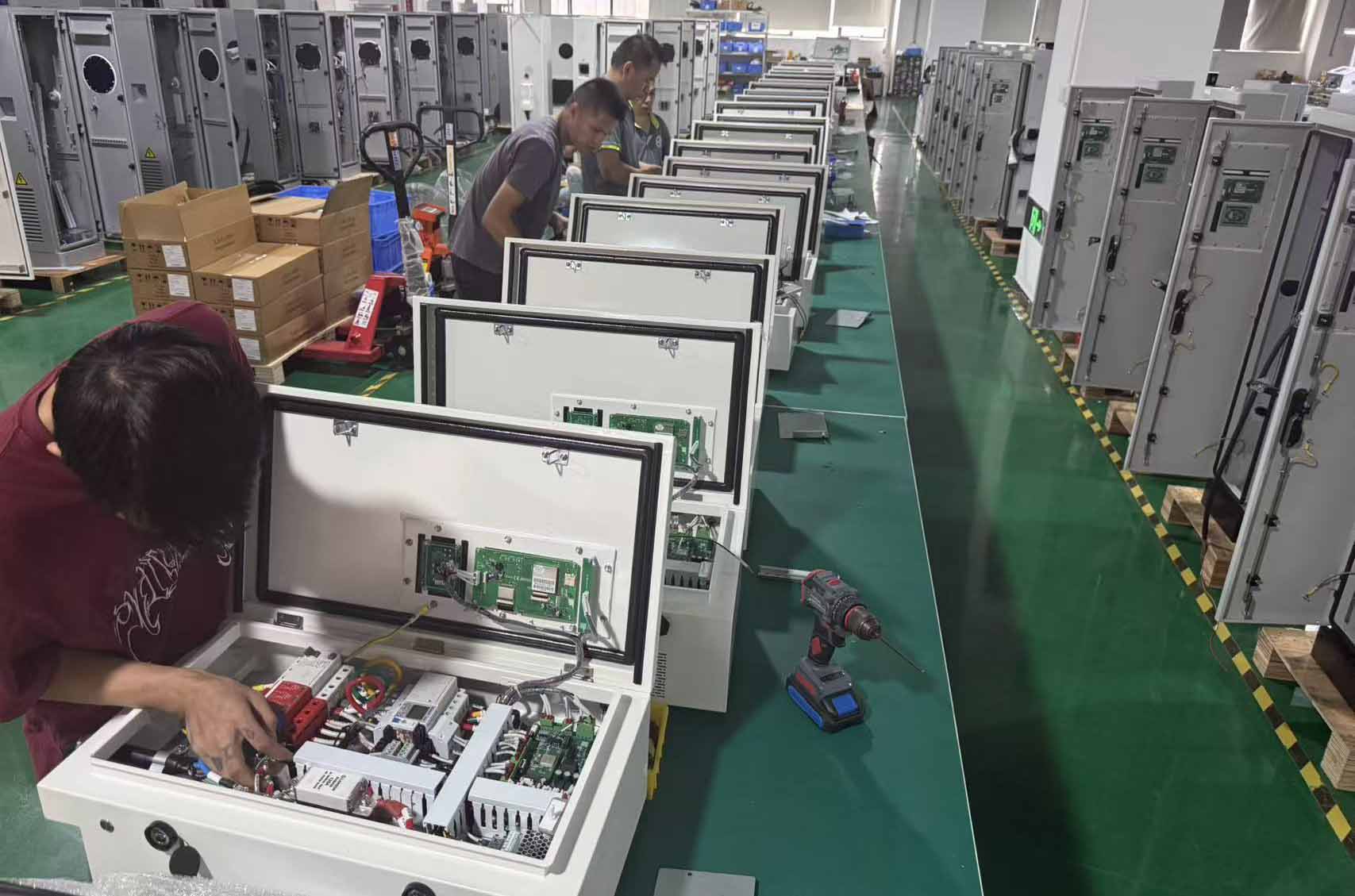 30kW壁掛直流樁生產(chǎn)現(xiàn)場